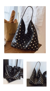 Détail du sac hobo rétro noir à grande capacité avec des rivets argentés élégants
