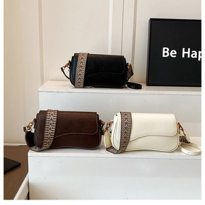 Sacs bandoulière rétro en trois coloris avec bandoulière large tissée et fine en cuir