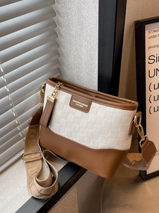 Fashion Women Bucket Bag PU Leather Checkerboard Embossed Wide Strap Crossbody Shoulder Bag Street Style Hobo Handbag Travel Casual