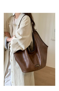 Detail of dark brown faux leather tote bag showing vintage texture and Panto R logo