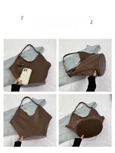 Quatre vues du sac fourre-tout en daim marron foncé montrant la capacité et la taille réelle