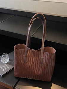 Grand sac cabas rétro en cuir tressé marron foncé idéal pour le shopping et le travail