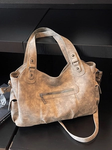 Grand sac cabas rétro taupe avec bandoulière réglable et poche avant zippée fonctionnelle