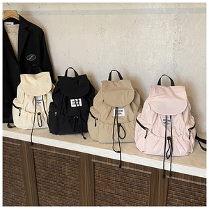 Sacs à dos à cordon minimalistes en crème, noir, kaki et rose avec poches latérales