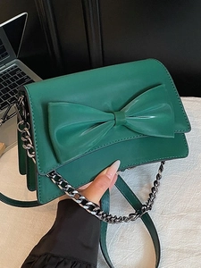Sac bandoulière en similicuir vert foncé avec grand nœud et bandoulière en chaîne