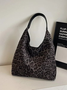Retro leopard print tote bag with large capacity and black leather shoulder strap