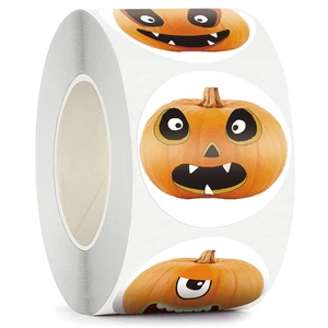 Roll of 500 round Halloween pumpkin lantern stickers for kids and party decorations