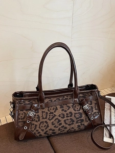 Sac fourre-tout à motif léopard marron avec doubles poignées et bandoulière