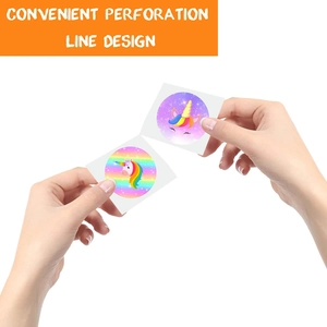 Einhorn-Stickerrolle mit praktischer Perforationslinie zum einfachen Abreißen und Belohnen