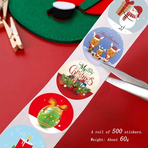 Roll of 500 Christmas stickers with snowman and reindeer patterns for gift wrapping