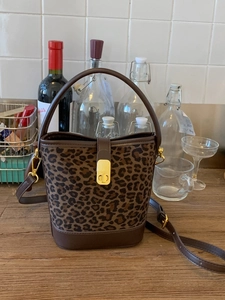 Sac Seau Rétro Imprimé Léopard Mode Femme Cuir PU Patchwork Sac à Épaule Avec Verrou Doré Sac à Main Bandoulière Navette