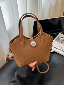 Borsa a secchiello vintage in pelle scamosciata marrone con apertura a onde e chiusura