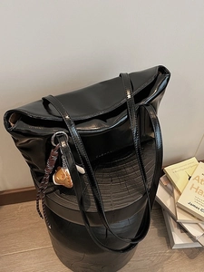 Minimalist High Gloss PU Leather Underarm Bag For Women Large Capacity Retro Oil Wax Shoulder Bag With Baseball Charm