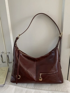 Vintage burgundy patent leather hobo bag with large capacity and gold metal hardware