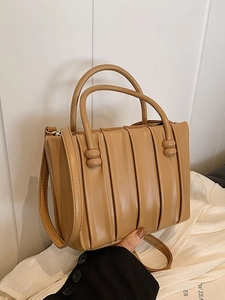 Sac seau plissé caramel en similicuir chic avec poignée supérieure et bandoulière fine