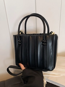 Sac seau plissé noir rétro avec doubles poignées et détails en métal doré