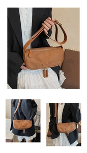 Viste dettagliate della borsa a tracolla in pelle scamosciata marrone con zip e logo in pelle