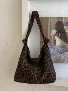 Grande borsa tote leopardata da donna con tracolla annodata alla moda in stile vintage