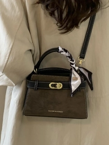 Bolso bandolera retro de ante con asa de pañuelo de seda y cierre de giro dorado