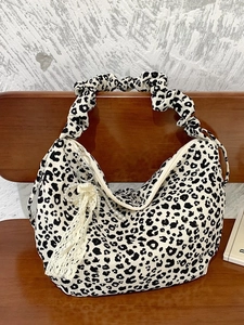 Fashion Leopard Print Canvas Tote Bag Large Capacity Shoulder Bag With Ruched Handle Artificial Pearl Lace Pendant For Women Travel