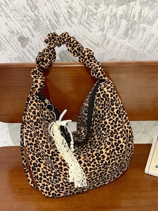 Leopard print tote bag with scrunched handle and decorative pearl lace pendant