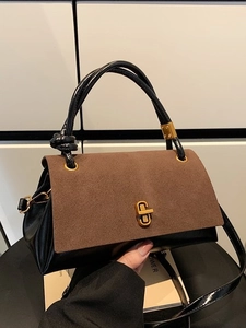 Borsa a mano bicolore marrone e nera con chiusura girevole dorata e manico a nodo