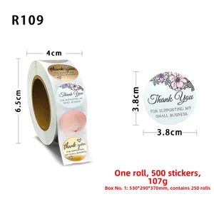 Détail d'un rouleau d'autocollants Thank You de 3,8 cm avec motifs floraux divers
