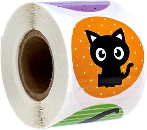 Dettaglio dell'adesivo con gatto nero su sfondo arancione a pois per decorazione Halloween