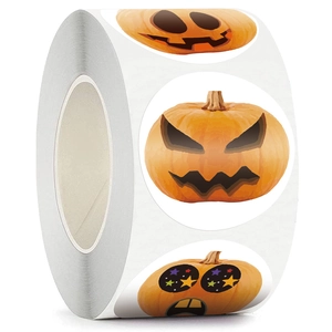 Rouleau de 500 autocollants ronds d'Halloween avec divers motifs de citrouilles découpées