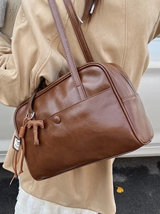 Vintage brown large capacity shoulder bag in soft leather with fashion pendant