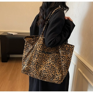 Detailed view of the large capacity leopard print tote bag with stylish canvas texture
