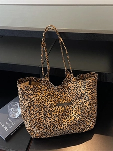 Retro leopard print tote bag with large capacity and stylish canvas shoulder straps