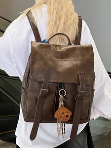 Zaino vintage in ecopelle marrone scuro grande capacità con ciondolo a orsetto