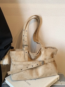 Grand Sac en Daim Vintage pour Femmes Grande Capacité Sac à Bandoulière Style Moto Couleur Unie Avec Sangle Réglable