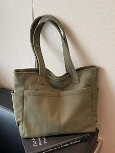 Grand sac fourre-tout en velours côtelé vert olive avec multiples poches pour le bureau