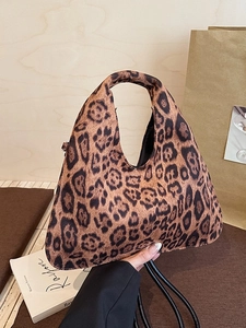 Handtas met luipaardprint van imitatiebont, driehoekig ontwerp met schouderriem