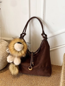 Women Large Capacity Faux Suede Tote Bag Minimalist Commuter Shoulder Bag With Lion Plush Charm Elegant Solid Color Handbag