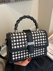 Sac à main tissé à carreaux noir et blanc avec poignée torsadée et fermoir en H argenté
