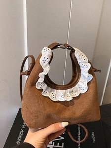 Mini sac à main marron en daim synthétique avec dentelle blanche et anse ronde