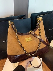 Vintage quilted hobo bag in camel suede and brown leather with a gold twist lock