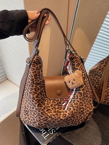 Women Leopard Print Suede Tote Bag Large Capacity Vintage Shoulder Bag With Plush Bear Pendant Fashion Commuting Hobo Bag