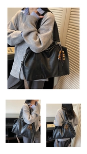Sac cabas noir avec pendentif ethnique en perles et bandoulière à motif géométrique