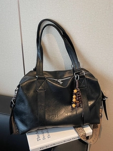 Grand sac cabas en similicuir noir avec bandoulière tissée et pompon à perles