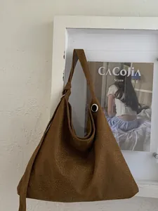 Κομψή τσάντα hobo με λεοπάρ σχέδιο, μεγάλη χωρητικότητα και ασημένια μεταλλικά στοιχεία