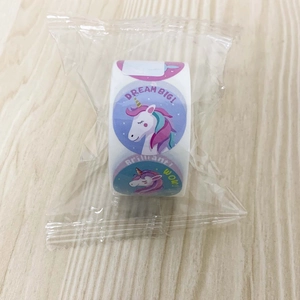 Détails d'autocollants ronds licorne en rouleau avec des phrases d'encouragement
