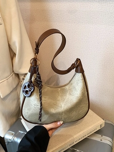 Sac sous le bras en velours rétro avec bordure en cuir marron et pendentif tissé