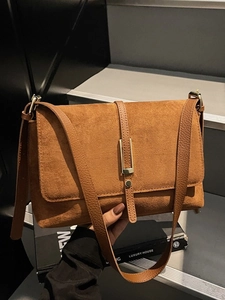 Vintage brown crossbody shoulder bag in suede and lychee leather with gold buckle