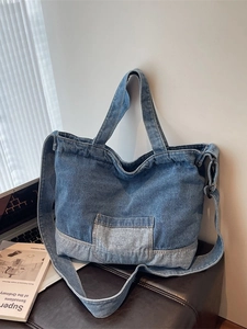 Sac cabas rétro en denim avec poche frontale et bandoulière réglable pour l'épaule ou en travers