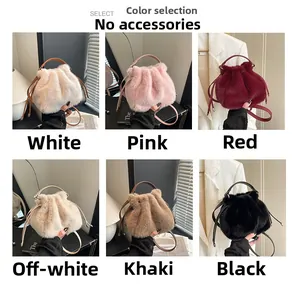 Grille détaillée de sacs en peluche à cordon en six couleurs, dont blanc et rose