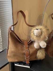 Sac Seau Rétro en Cuir PU Aspect Daim Tissé pour Femmes Sac à Épaule Grande Capacité Avec Pendentif Lion en Peluche